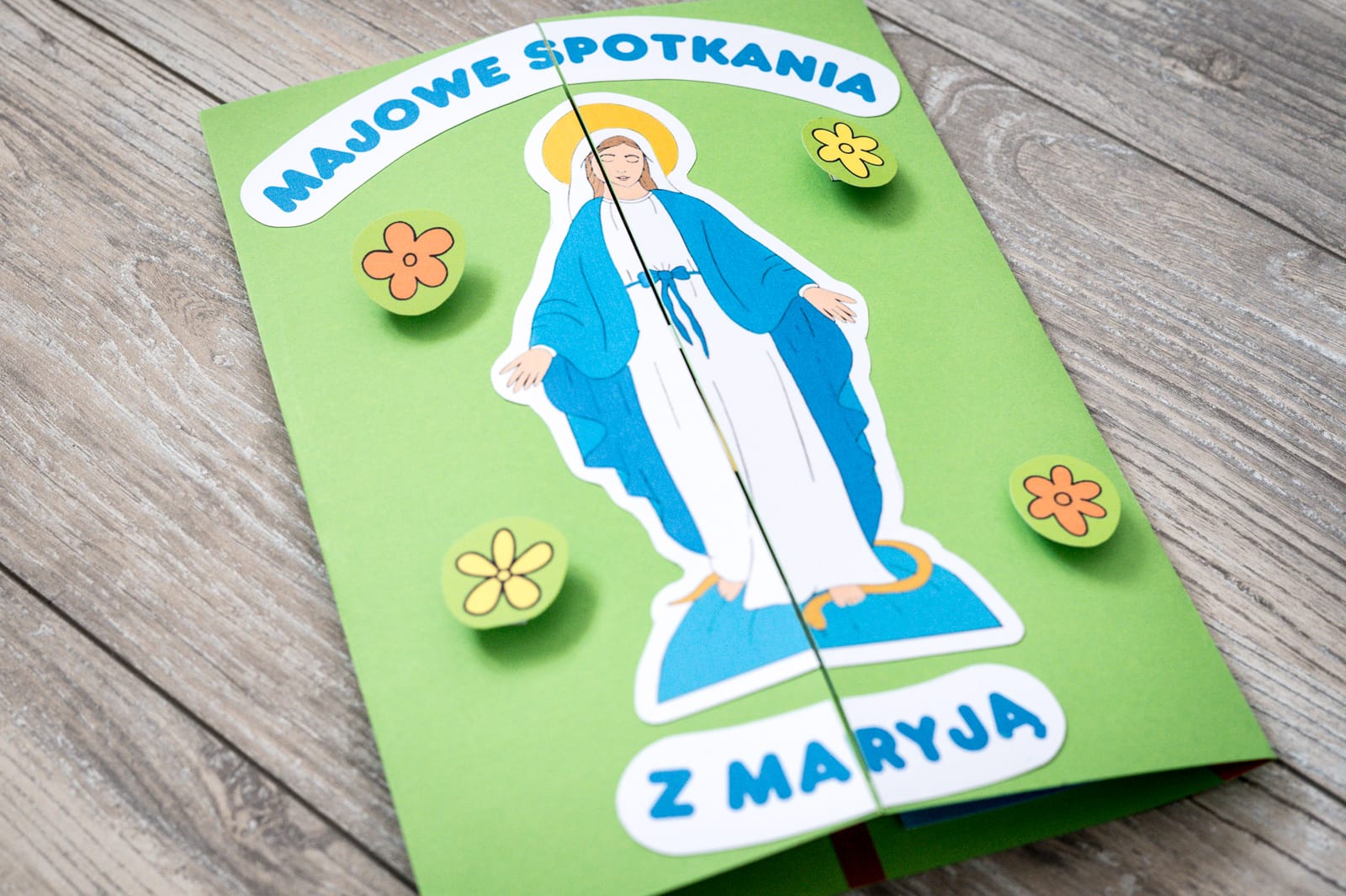 Kolorowa okładka lapbooka Majowe spotkania z Maryją do druku na lekcję religii i katechezę parafialną